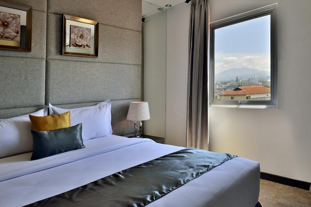 Serela Merdeka By Kagum Hotels Bandung Exterior photo